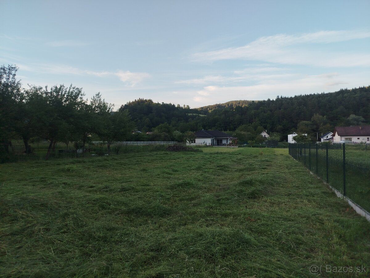 Predám stavebný pozemok v kat. území obce Stupné. Pozemok je