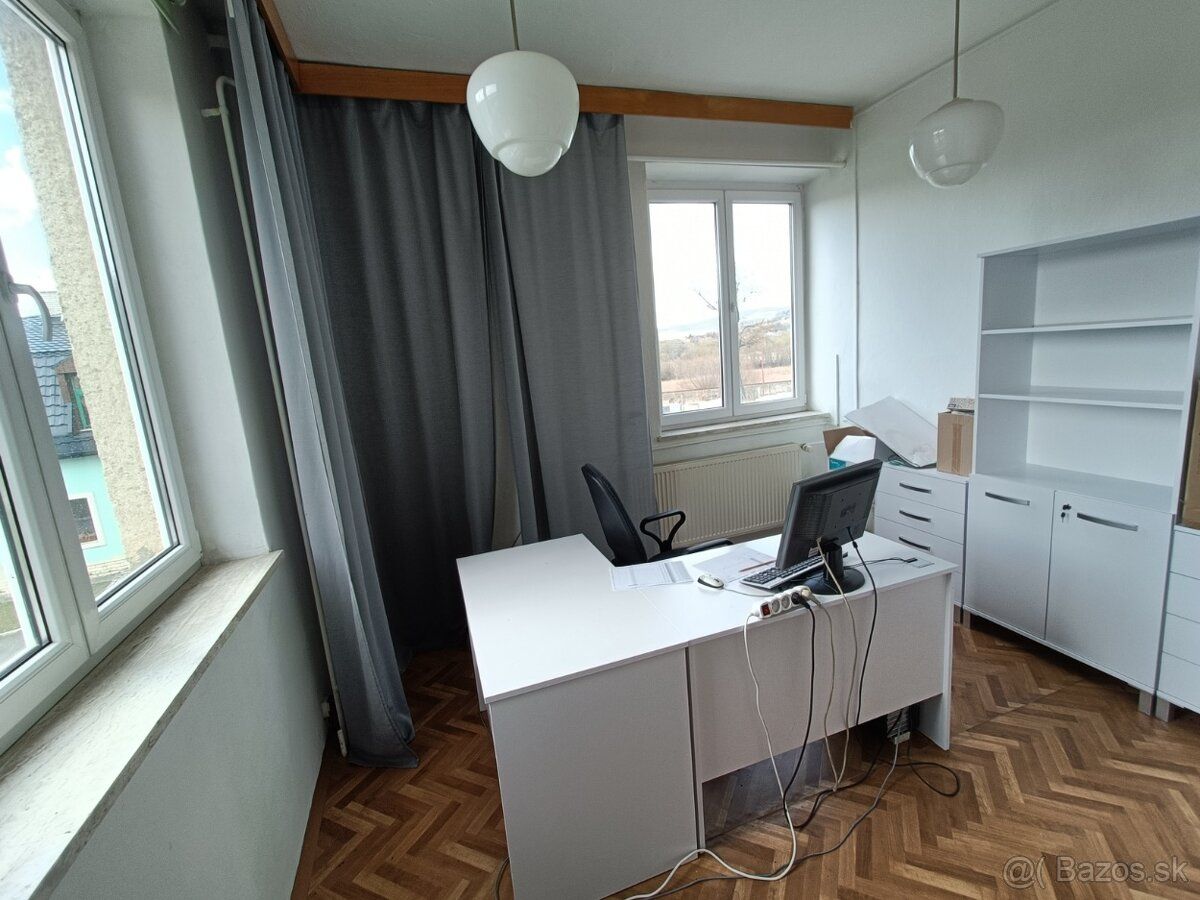 Ponúkame na prenájom kancelárie v Spišskom Podhradí. Možnosť