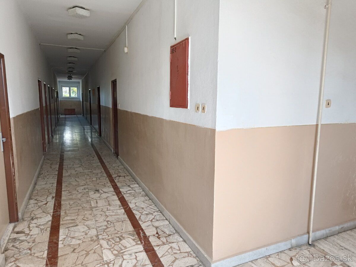 Ponúkame na prenájom kancelárie v Spišskom Podhradí. Možnosť