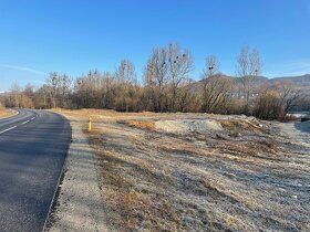 Predám pozemok v Rožňave veľkosť pozemku 4550 m². Pozemok je