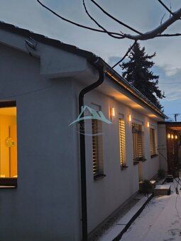 Priestranný 5-izbový prízemný rodinný dom na pozemku 1655 m²