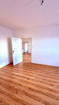 VÝMERA: 78 m² Ponúkam na predaj priestranný 3-izbový byt s v