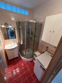 Prenajmem prerobený a zariadený 2. izbový byt (60m2) na Sídl