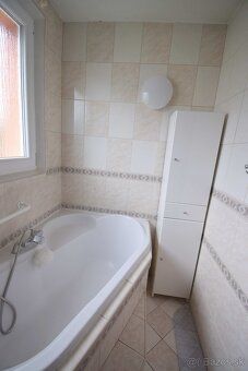 EXKLUZÍVNE | Zrekonštruovaný 3-izbový byt s balkónom – Sásov