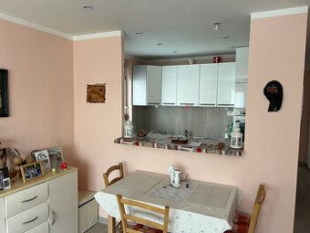 Mam zaujem o byt v povodnom stave na rekonstrukciu. Idealne 