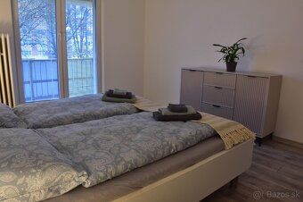 Ponúkam kompletne zariadený byt na krátkodobý prenájom.
Tent