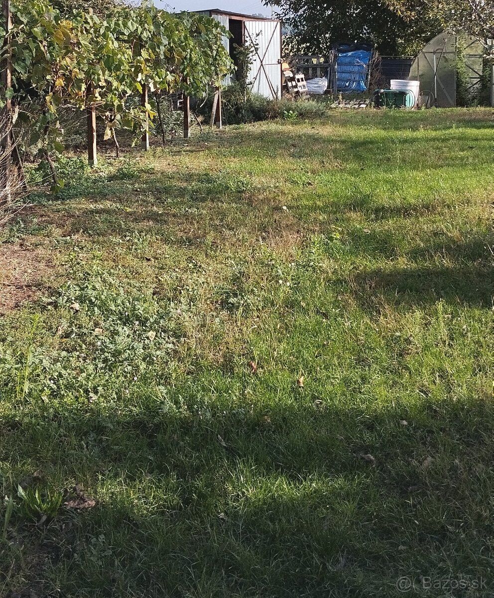 Exkluzívne ponúkame na predaj stavebný pozemok s menšou prís