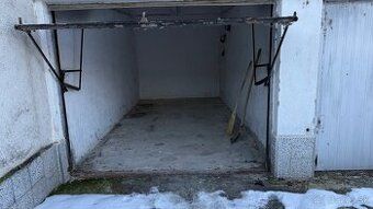 Murovaná garáž (23 m²) na ul. Gorazdova v radovej zástavbe. 