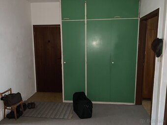 4 izby 85 m2 veľká chodba a kuchyňa široká garáž + parkovaci