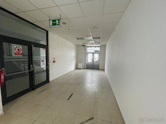 Obchodný priesor na prízemí LIVING CENTRA, Solinky, Žilina
P