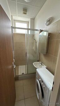 Ponúkam na prenájom jednoizbový byt, ulica Dolná Strieborná,