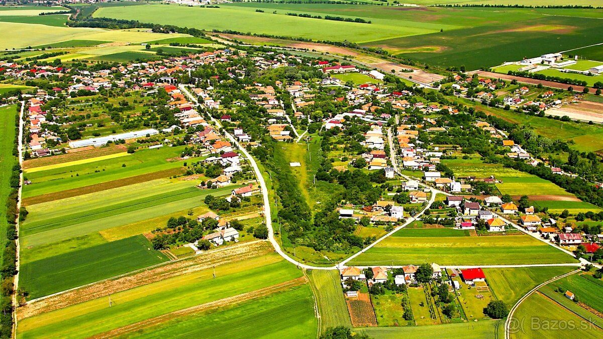 Strategický investičný pozemok (6 400 m²) v bezprostrednom d