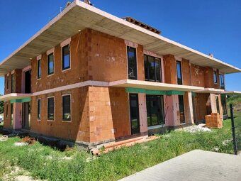 Home 4 Life s. r. o. Vám ponúka na predaj novostavbu: 2 izbo
