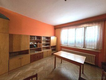 Ponúkame Vám na predaj priestranný rodinný dom v pôvodnom st