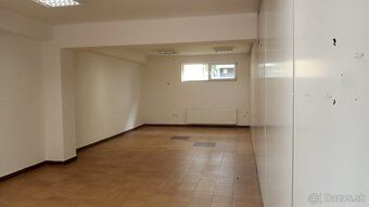 Prenajmeme obchodný priestor o výmere 50 m2, prízemie ,vstup