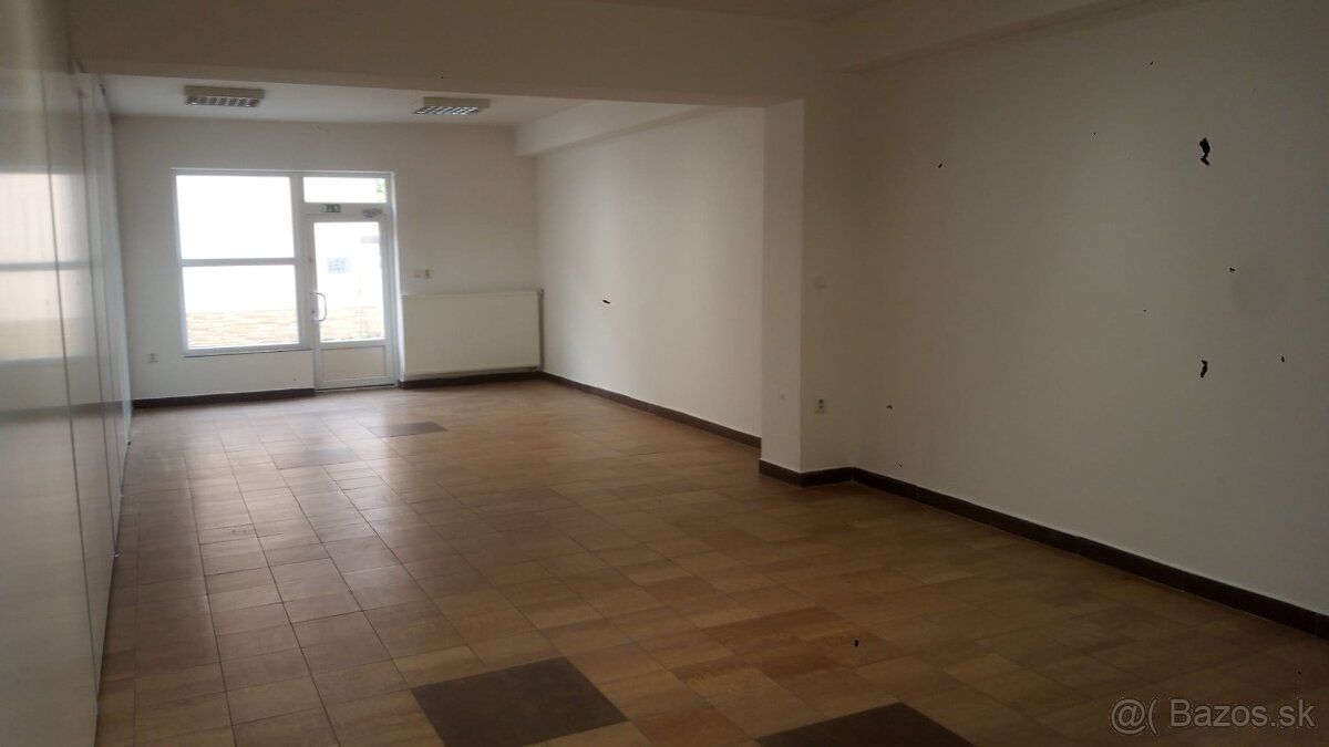 Prenajmeme obchodný priestor o výmere 50 m2, prízemie ,vstup