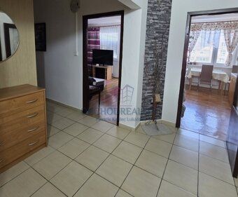 Ponúkame na predaj priestranný 3-izbový byt s balkónom o vým