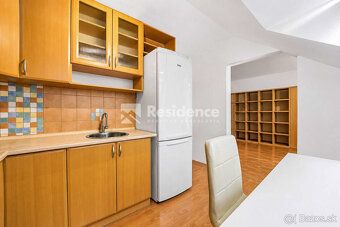 Realitná kancelária Residence ponúka na predaj priestranný 1