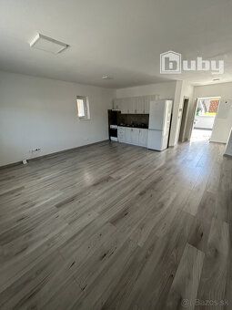 Typ: 3-izbový byt Ulica: Sládkovičova Mestská časť: Centrum 