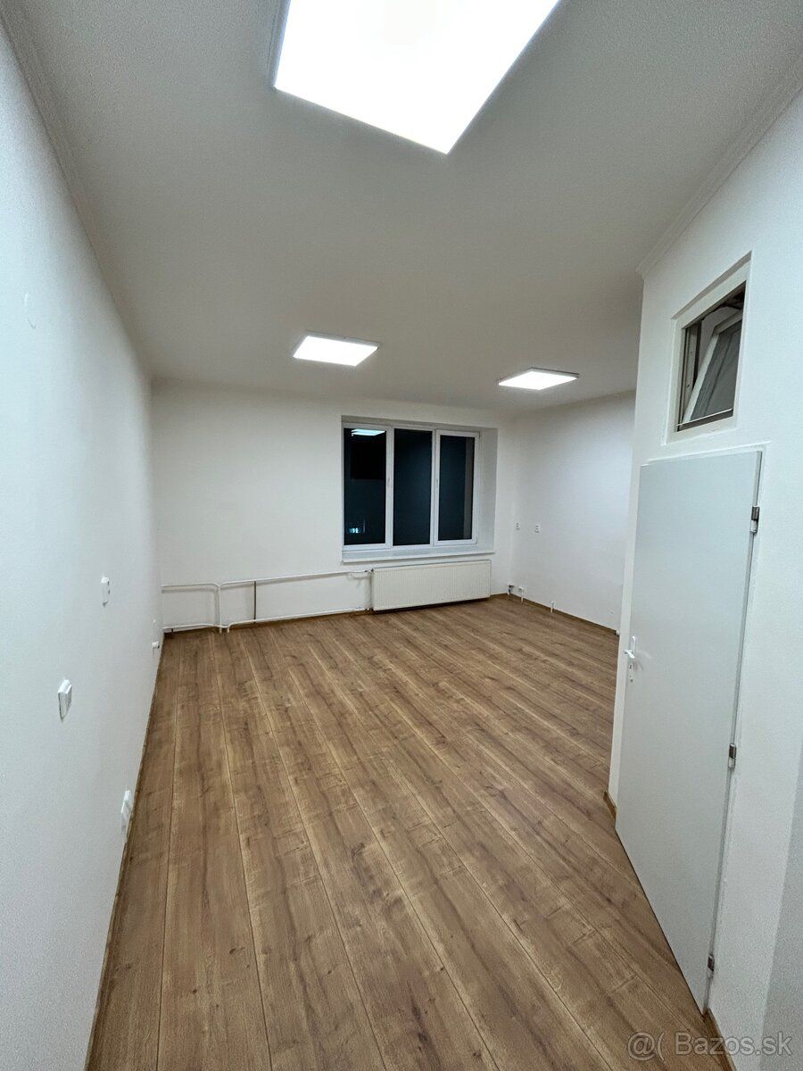 Obchodný, alebo kancelársky priestor na prenájom v centre me
