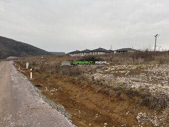 Hľadáte ideálne miesto na stavbu rodinného domu v pokojnom p