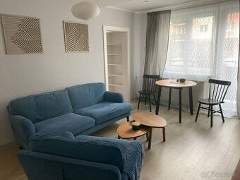 Prenajmem 2 izbový byt o výmere 49m2, na 4poschodí bytového 
