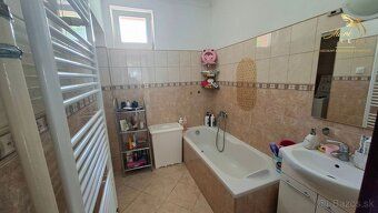 EXKLUZÍVNE vám ponúkame na predaj 4-izbový rodinný dom s kom