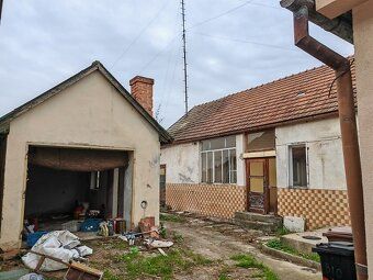 studna,obecna voda,plyn, kanalizacia, pozemok cca 700m2 - re