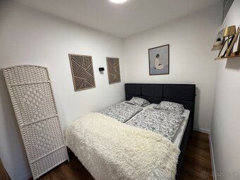 ID:4290 Ponúkame na predaj atraktívny a plne zariadený 2-izb