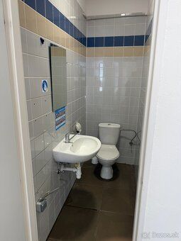 Ponúkame do prenájmu priestor vhodný na obchod alebo kancelá