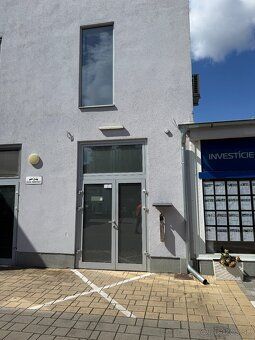 Ponúkame do prenájmu priestor vhodný na obchod alebo kancelá