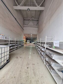 Ponúkame na prenájom halu/sklad o výmere 4300 m2,priemyselný