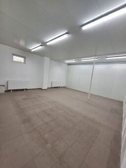 Ponúkame na prenájom halu/sklad o výmere 4300 m2,priemyselný