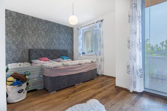 Typ: Rodinný dom Obec: Dunajská Streda
 
  5 IZBOVÝ POSCHODO