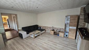 Ponúkame exkluzívne na predaj pekný rodinný dom v obci Lok n