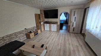 Ponúkame exkluzívne na predaj pekný rodinný dom v obci Lok n