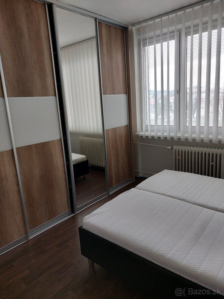 Byt je po kvalitnej rekonštrukcií, plne zariadený novým zari