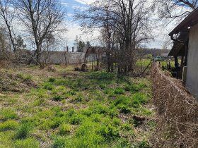 Pozemok v centre obce Čáry, pri obchode a škole. 540m2. Škol