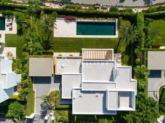Táto vila sa nachádza v urbanizácii Green 10 v rezorte Finca