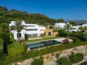 Táto vila sa nachádza v urbanizácii Green 10 v rezorte Finca