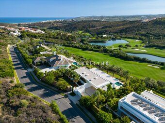 Táto úžasná vila je stelesnením luxusného bývania pri golfov