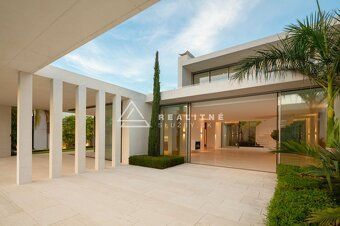Táto ohromujúca vila ožíva pod kreatívnou víziou architektov