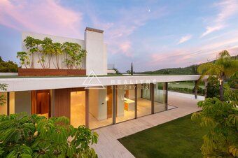 Táto ohromujúca vila ožíva pod kreatívnou víziou architektov