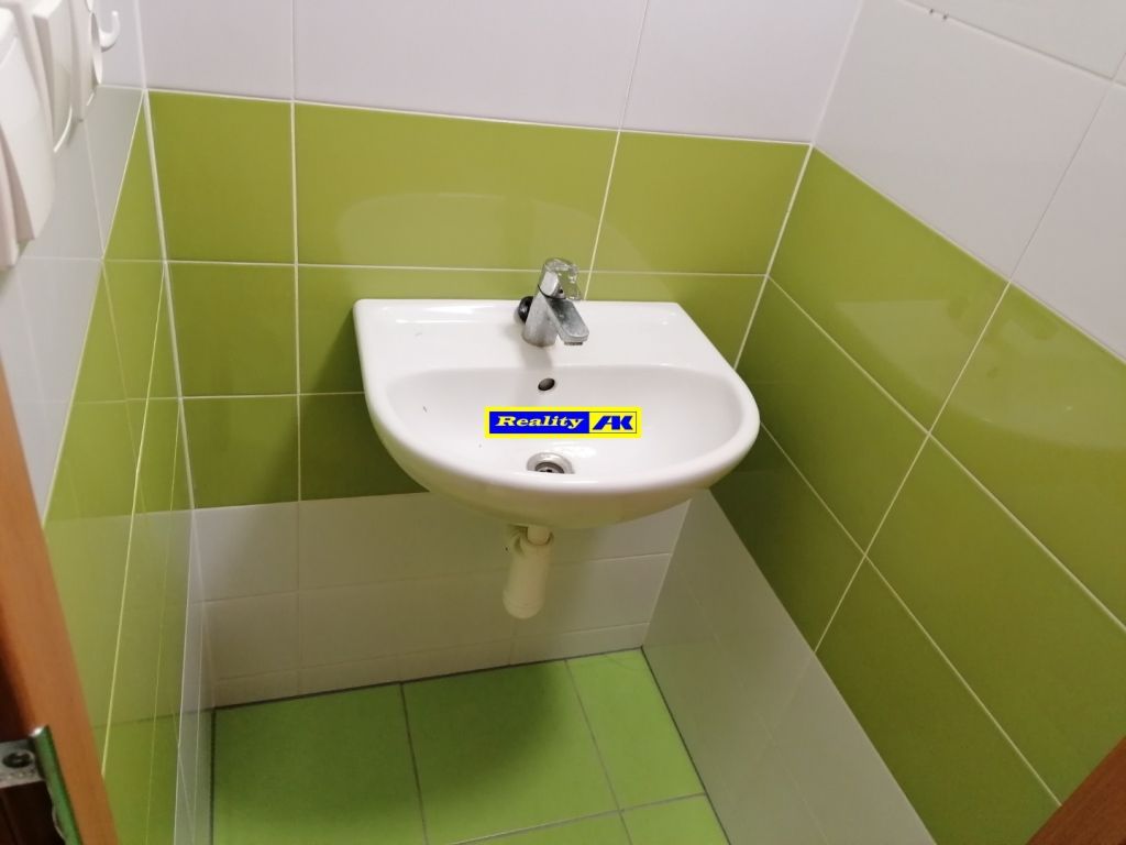 Reality AK ponúka obchodný priestor na prenájom mesto Vrútky