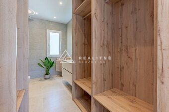 Penthouse sa nachádza v oblasti La Quinta a ponúka jedinečnú