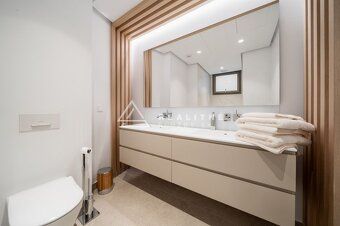 Moderný apartmán s 2 spálňami v rezidencii The View - vysoko