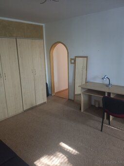 Ponúkam ubytovanie pre študentky (uvoľnilo sa miesto). Možno
