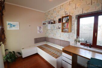Predám priestranný, slnečný 4 izbový rodinný dom v centrálne