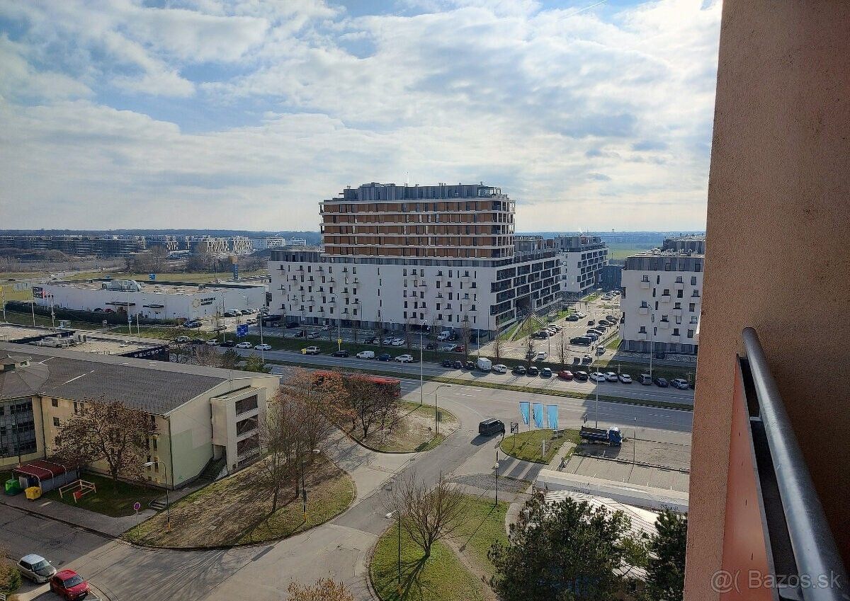 BOND Reality ponúka na prenájom priestranný, kompletne zaria