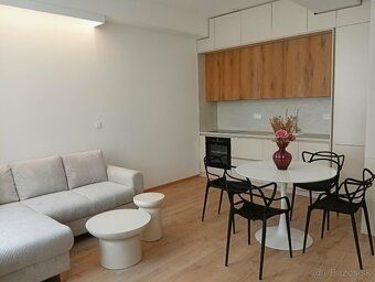ID-500302-112BB
Hľadáte moderné bývanie v centre mesta alebo